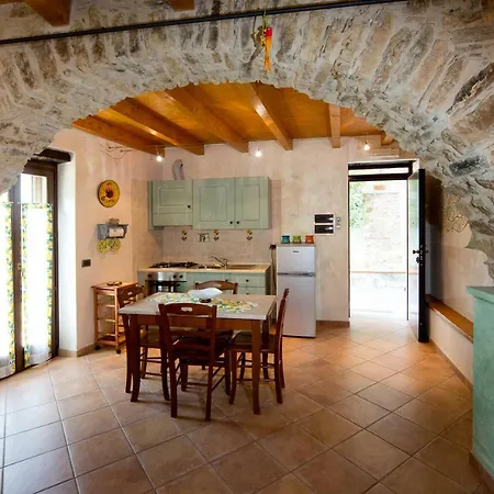 Il Nido Delle Rondini Farm stay *